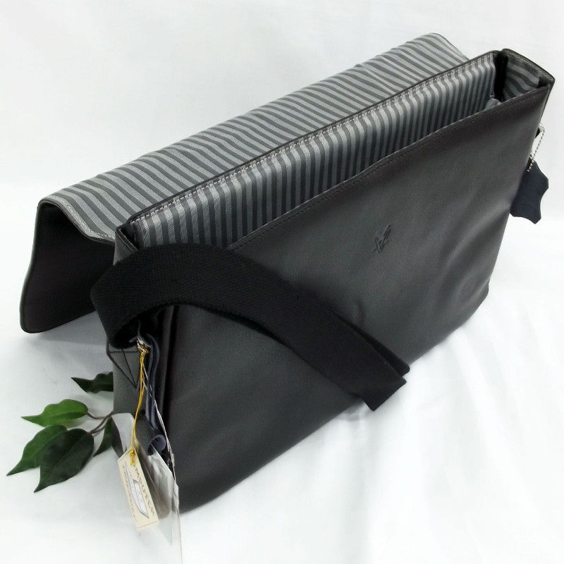Quindici 15.6 Laptop Messenger Bag Black Soft Split Leather QSB
